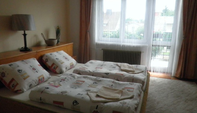 Pension Svoboda Mariánské Lázně - dvoupokoj 4 lůžka (lodžie) + sociální zařízení